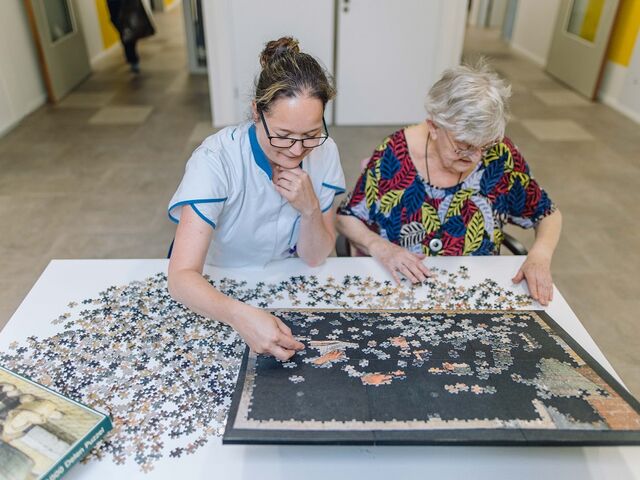 Helpen bij spelletjesmiddag Marijke Hiem